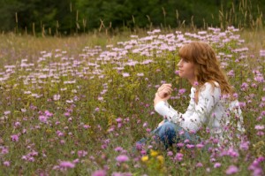 woman_in_flowery_meadow